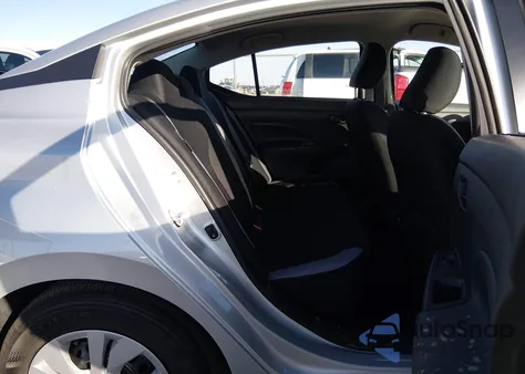 2025 Nissan Versa 1.6 S z USA, uszkodzony, nr VIN 3N1CN8DV6SL881721